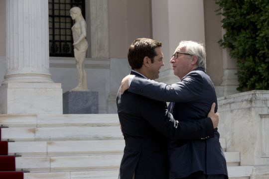Μια στο καρφί και μια στο πέταλο